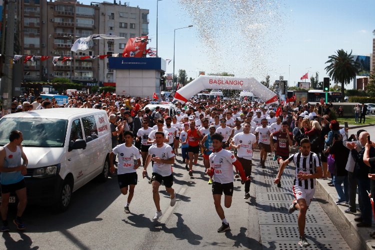 İzmir Karabağlar’da bağımsızlık ruhuyla koştular